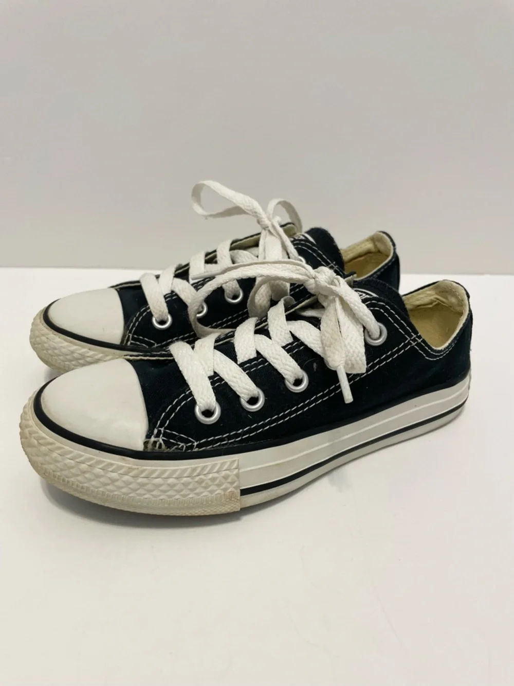 Converse All Star Chuck Taylor Classic Low Top Kids Sneakers Youth Size 12 Black